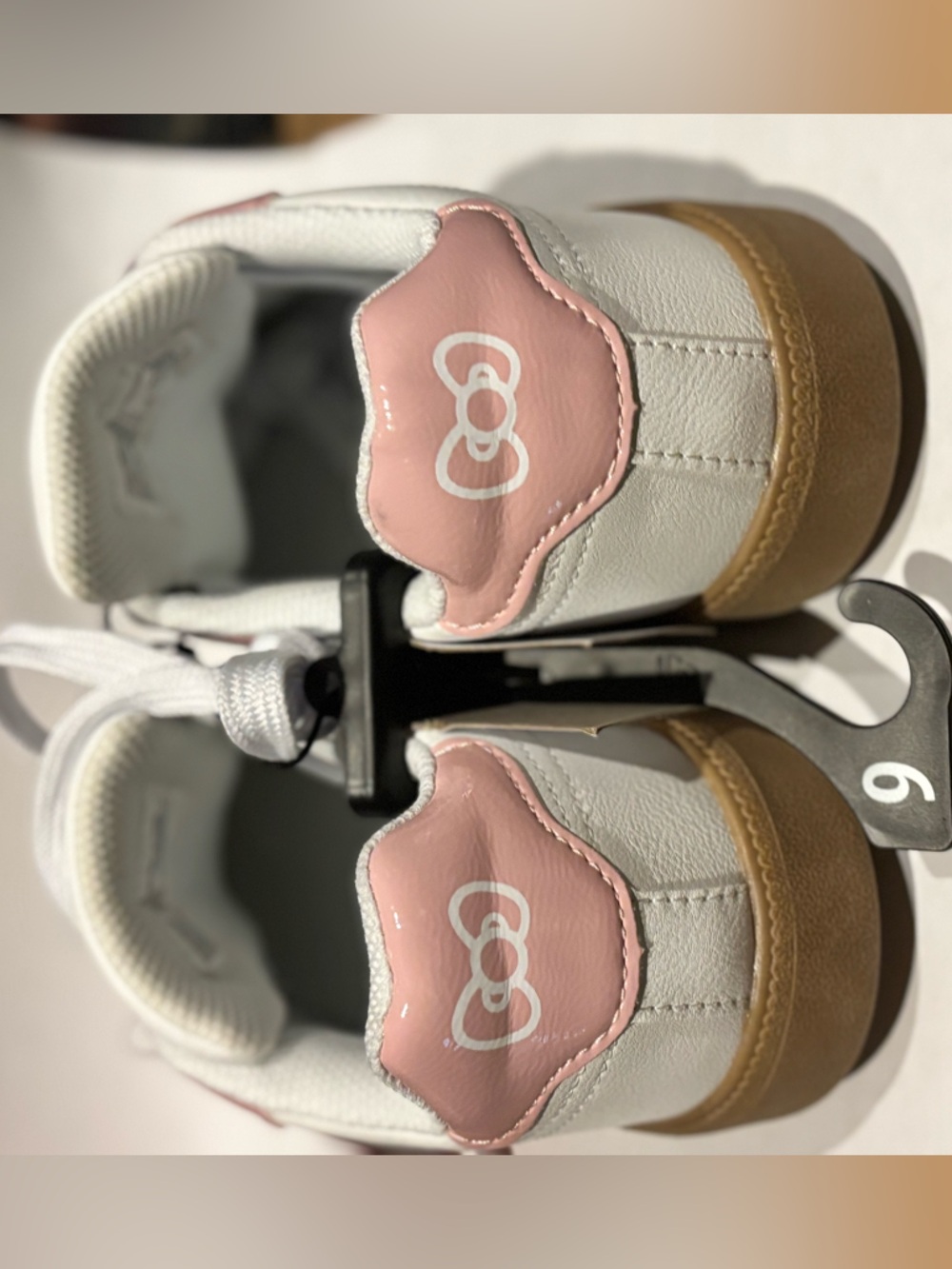 Hello Kitty Women White, Pink & Tan Low-Top Sneakers Sz 6 - Picture 3 of 3